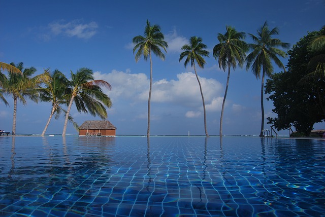 Malediven Pool Hotel Luxus
